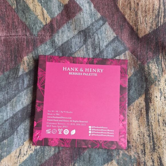 🍇 Hank & Henry – Berries Eyeshadow Palette 💄 - Picture 4 of 4